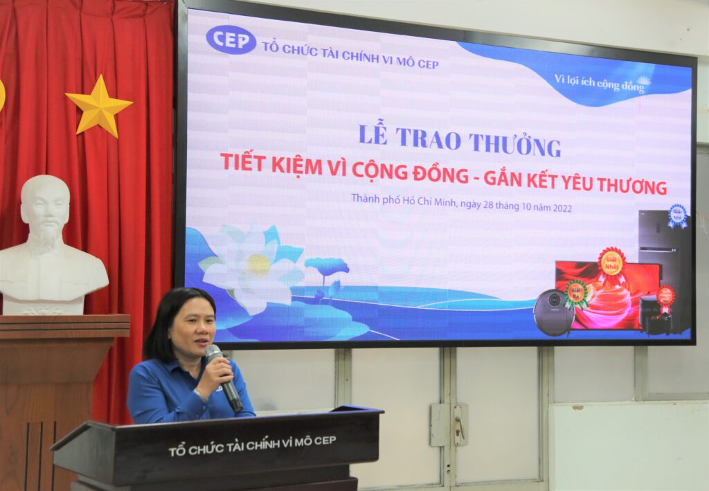 Chị Phan Thị Kim Lan - Phó TGĐ Tổ chức tài chính vi mô CEP phát biểu tại Lễ trao thưởng